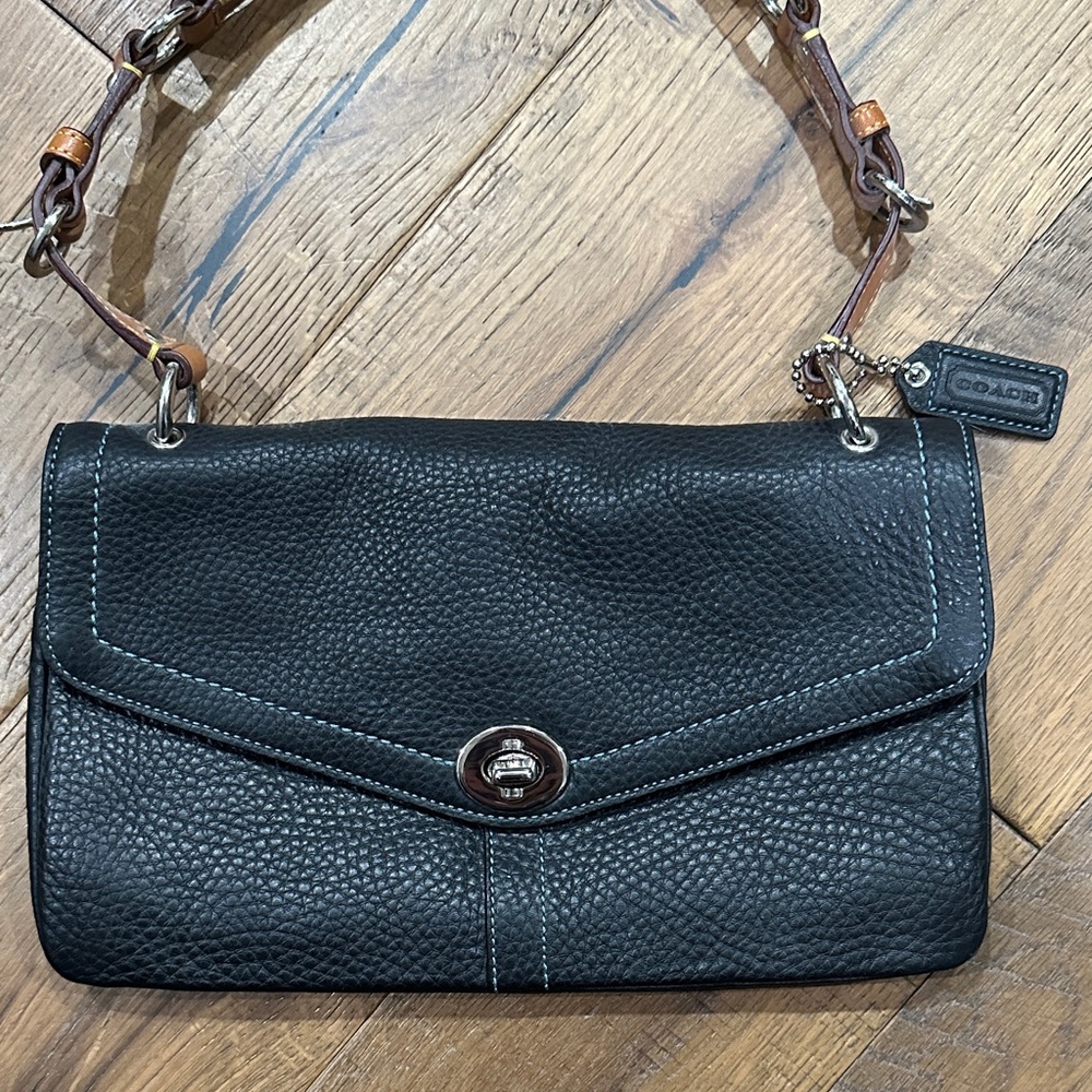Coach Vintage Black and Tan Chelsea Shoulder Bag - Picture 3 of 11